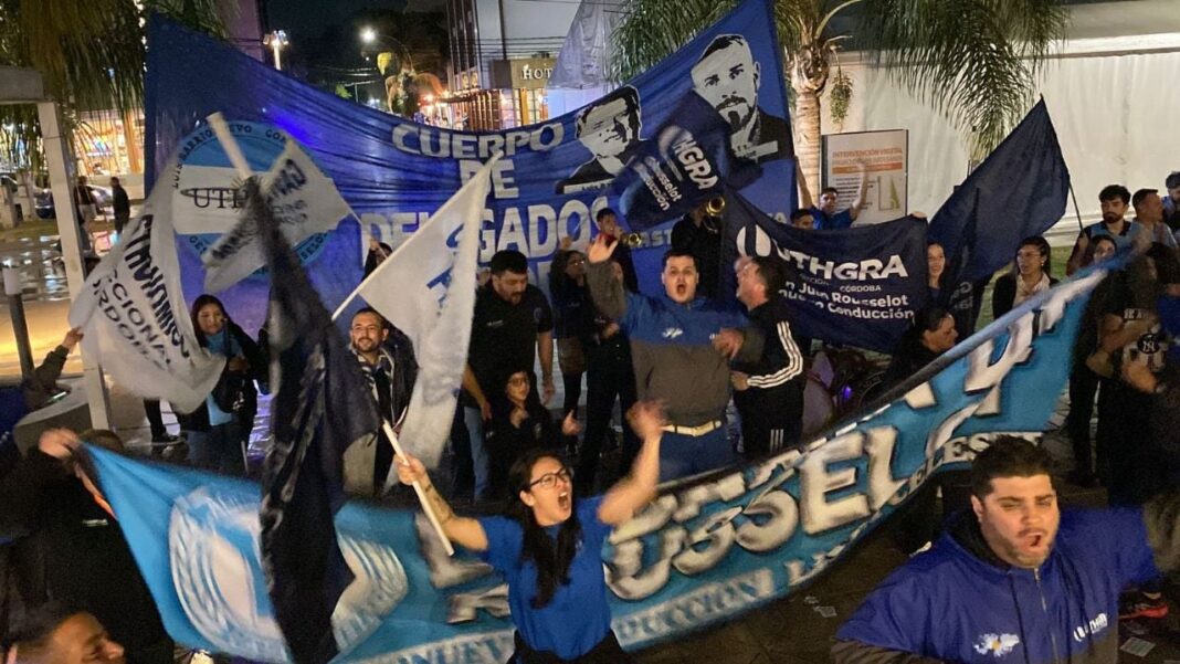 2291120-reclamo-en-carlos-paz-ex-empleados-de-rock-me-beer-piden-respuestas-al-empresario
