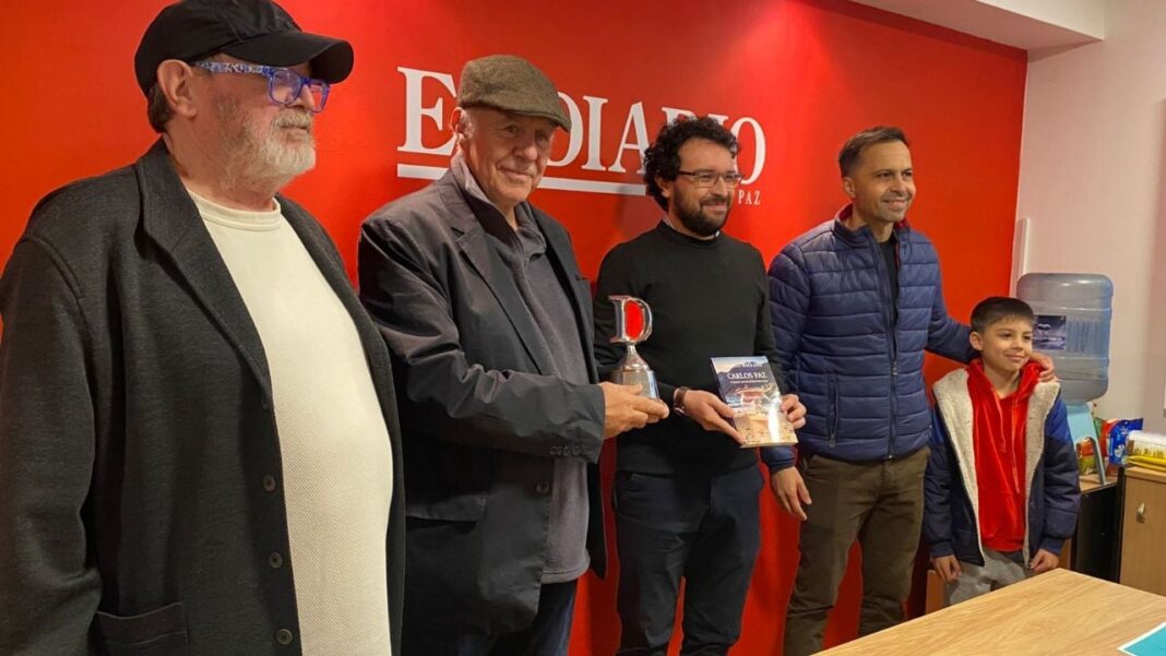 2314100-el-escritor-italiano-marino-magliani-fue-homenajeado-por-el-diario-de-carlos-paz
