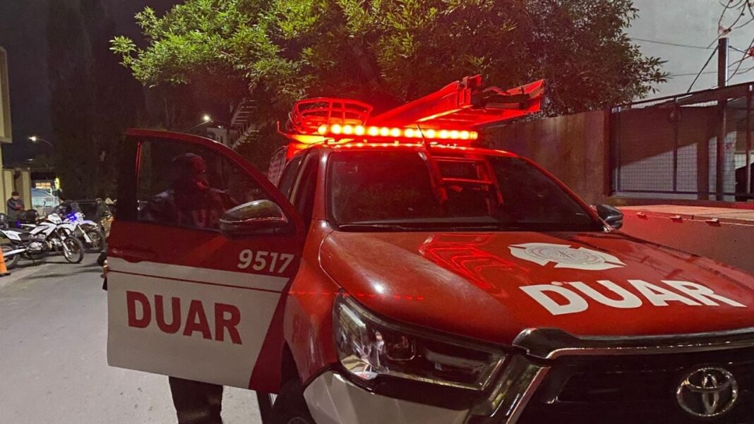 2318288-evacuaron-un-edificio-del-centro-de-carlos-paz-por-una-falsa-alarma-de-incendio