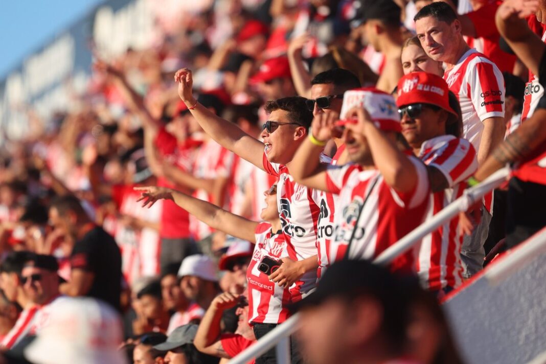 2326389-la-gloria-juega-sus-chances-ante-un-central-imparable