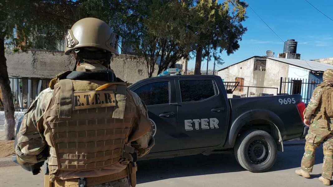 Operativo policial en barrio Villa El Libertador, ciudad de Córdoba