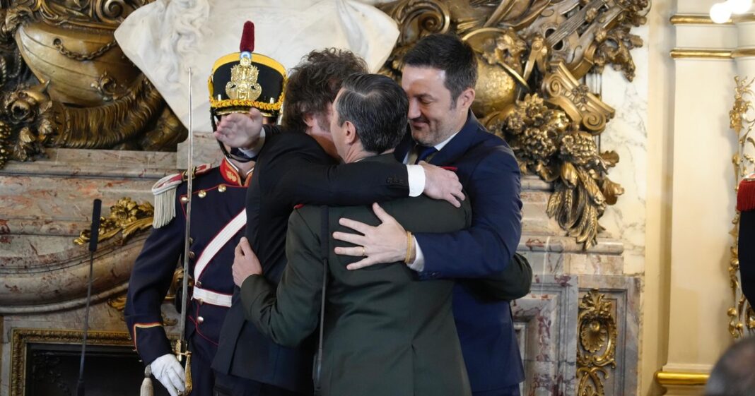 Edificio institucional o imagen representativa de una obra social, con referencia a propiedades.